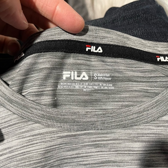 NWT Men’s Size Small Fila Short Sleeve Quick Dry Logo Print Tee In Rainfall Grey - Picture 7 of 9